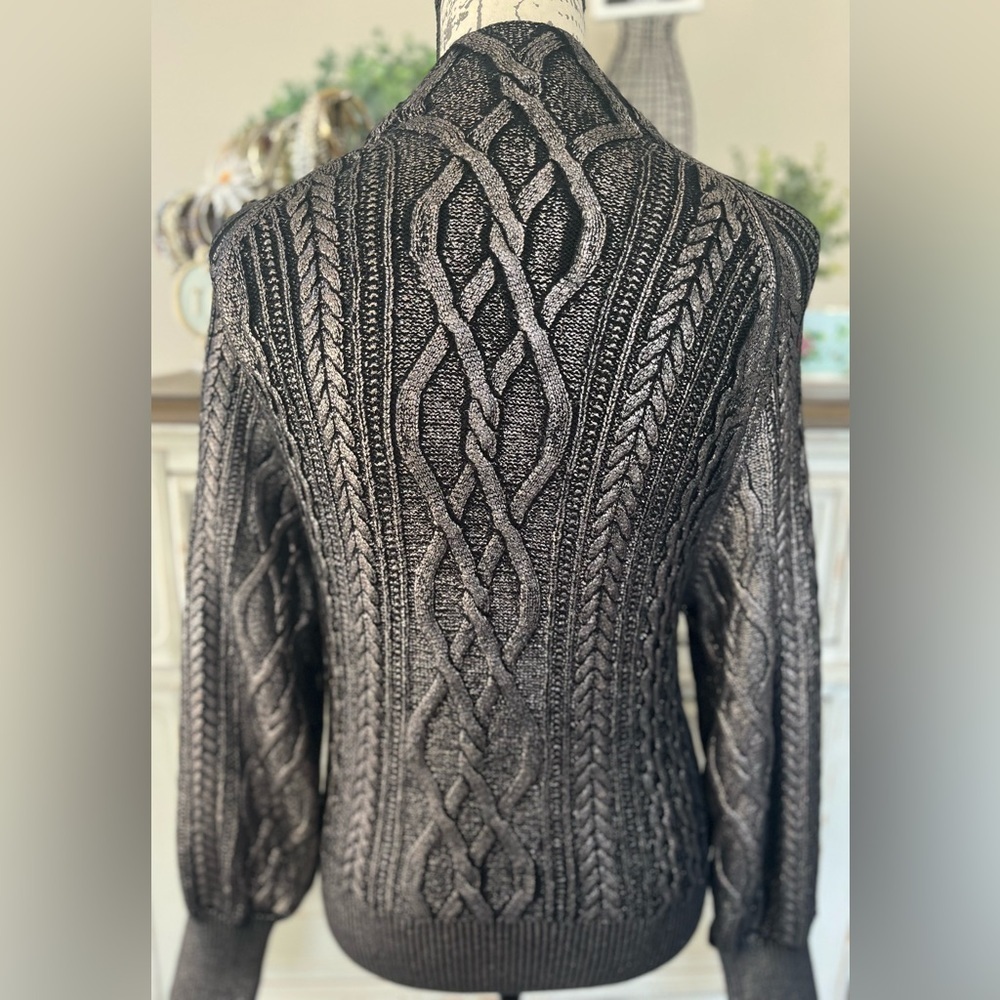 🖤GREAT GIFT! Black & Gold metallic cable knit sweater,size XS, NWT-see video 🎥 - Picture 10 of 15